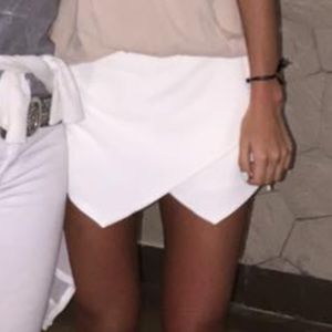 AQUA white asymmetrical skort